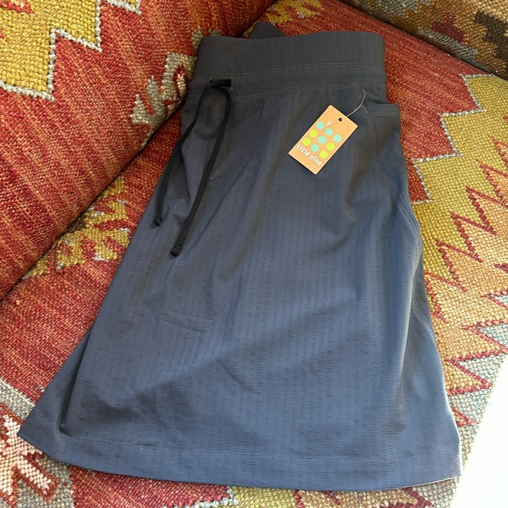Title Nine Textured Nimbline Adjustable Skirt, L, gray, NWT - Picture 13 of 15